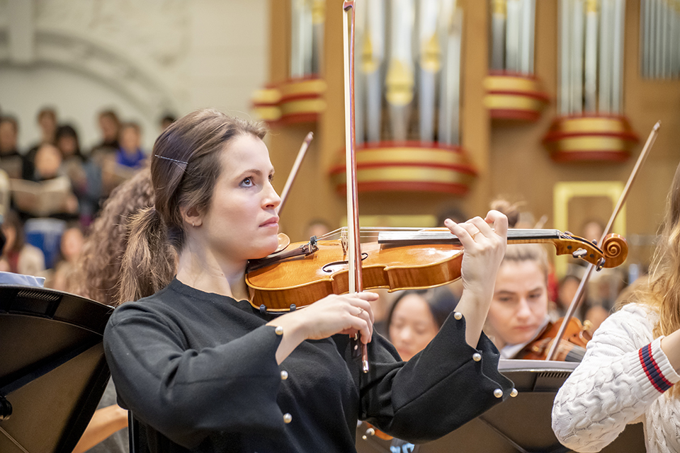 H漫画 musicians selected for London Philharmonic Orchestra schemes to prepare for profession